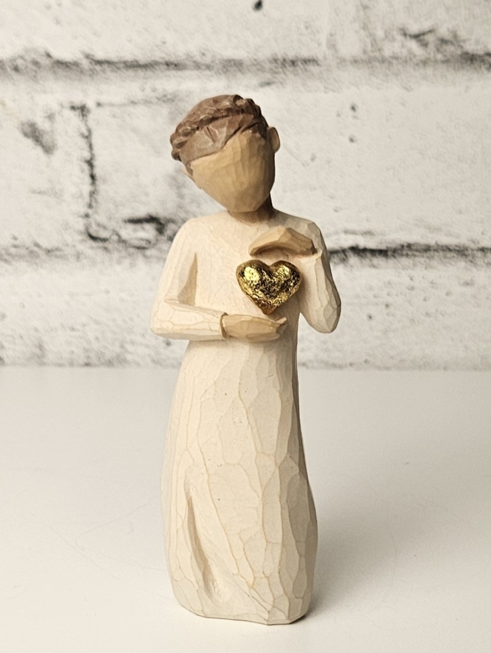 Willow Tree Keepsake Figurine Susan Lordi 2004 Gold Heart Angel